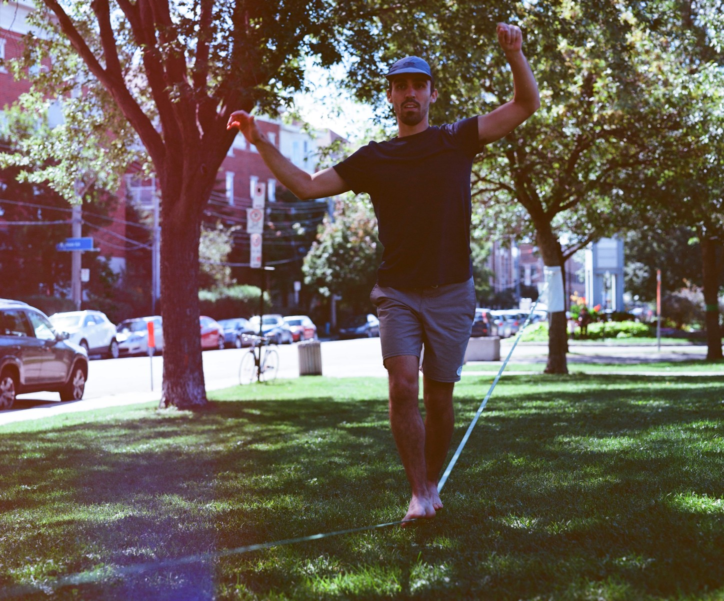 Slacklining in Parc Jarry